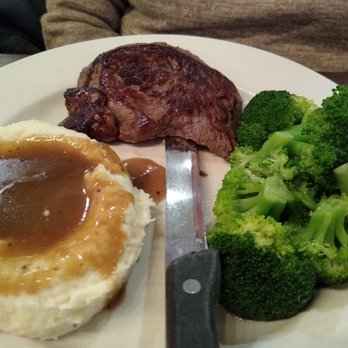 Bob Evans - Steak with mashed potatoes and gravy and broccoli - American Near Me - Toledo, Ohio