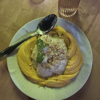 Mee Dee Thai Kitchen - mango sticky rice - Thai Near Me - Los Angeles, California