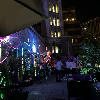 LH Rooftop - Cute lights - Cocktail Bars Near Me - Chicago, Illinois