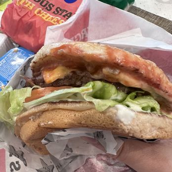 Carl's Jr - Fast Food Near Me - Murrieta, California