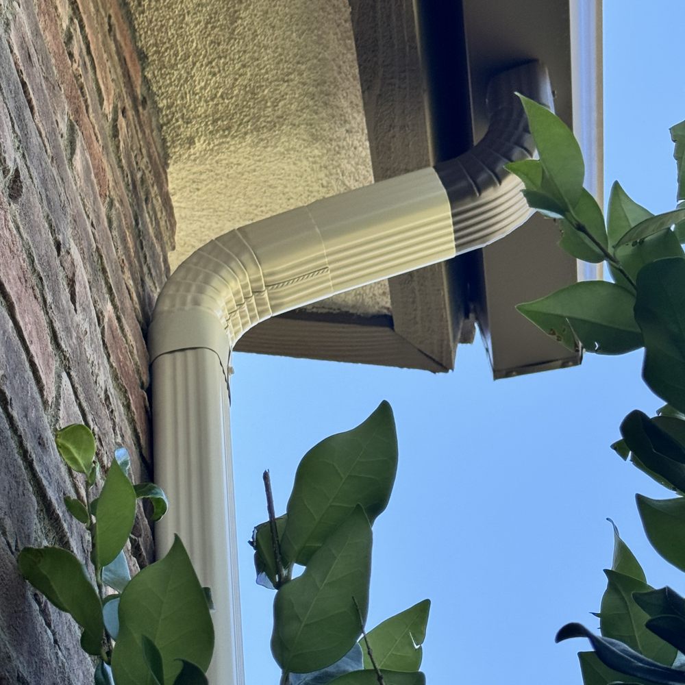 OC Professional Rain Gutters - Will work around your plants. Showing a close up of the the gutter. - Gutter Services Near Me OC Professional Rain Gutters - Will work around your plants. Showing a close up of the the gutter. - Gutter Services Near Me