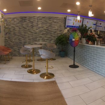 Munchy's Lounge - Interior decor, very cute! - Sandwiches Near Me - Clayton, California