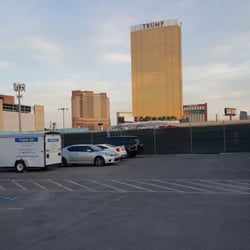 Las Vegas Table Tennis - Park in the back. See that fence. It blocks the parking lot entrance. Drive around the other side.