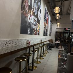 Upper East Slice - Seating area