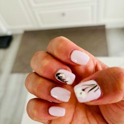 Dazzling nail lounge
