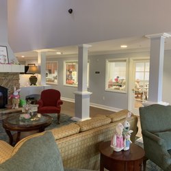 Rosecastle of Zephyrhills - The lobby w/ a large activity room off to the right