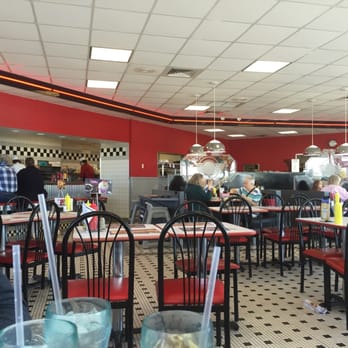 Steak ’n Shake -  diners in a restaurant - Fast Food Near Me - Warner Robins, Georgia