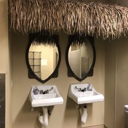 Aloha Aquatics - Nice and clean and cute restroom!