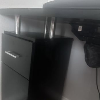 Move 4 Less - All the pieces that hold the top part of my manicure table completely destroyed - Movers Near Me - Las Vegas, Nevada Move 4 Less - All the pieces that hold the top part of my manicure table completely destroyed - Movers Near Me - Las Vegas, Nevada