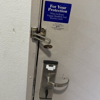 Portside Inn & Suites - Door system doesn't work well - Hotels Near Me - Los Angeles, California Portside Inn & Suites - Door system doesn't work well - Hotels Near Me - Los Angeles, California