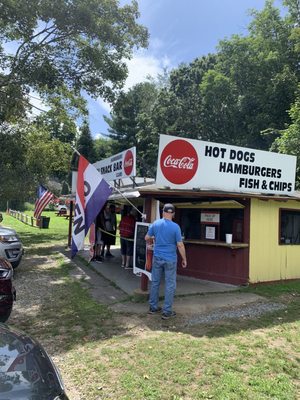 Art Bradish Snack Bar Temp Closed 24 Photos 41 Reviews Burgers 39 Shrewsbury St North Grafton Ma Restaurant Reviews