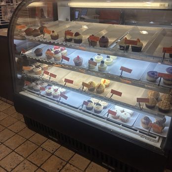 Deja Vu Cakes - Cupcake display towards the end of the night. - Bakeries Near Me - Los Angeles, California