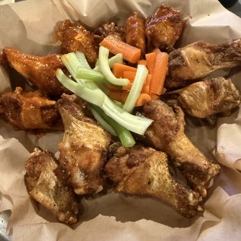 Rufe Snow - spicy wings and lemon pepper - Burgers Near Me - Watauga, Texas