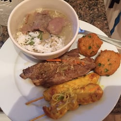 Naam Jai - Thai green curry, fish cakes, garlic spare ribs and chicken satay - all da bomb!