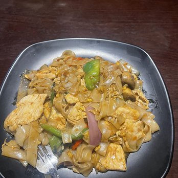 Bangkok Pad Thai - B16. Drunken Noodles - Thai Near Me - Lebanon, Tennessee