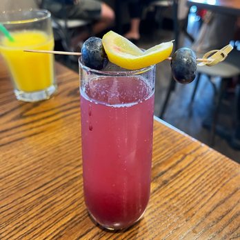 Another Broken Egg Cafe - Lemon Blueberry Mimosa - American Near Me - Austin, Texas Another Broken Egg Cafe - Lemon Blueberry Mimosa - American Near Me - Austin, Texas