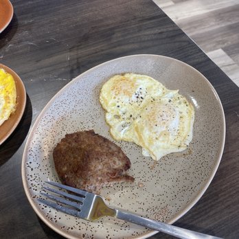 Early Bird Lincoln - SAUSAGE PATTY (1) 2 EGGS TO ORDER - Breakfast & Brunch Near Me - Lincoln, Nebraska