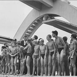 Plage de L'Isle Adam - Johnny Weissmuller inaugure le bassin "record"