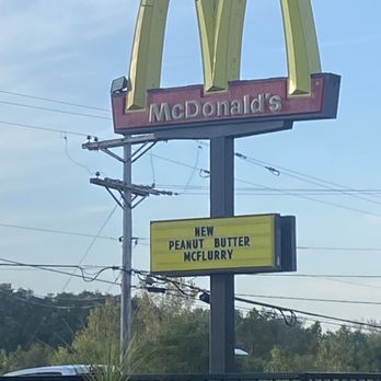 McDonald's - a mcdonald's sign and a restaurant - Burgers Near Me - Shepherdsville, Kentucky