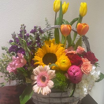 Crescenta Valley Flowers - Florists Near Me - La Crescenta, California