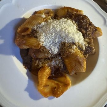 Pasta e Basta - Conchiglioni al sugo di carne - Italian Near Me - Miami, Florida
