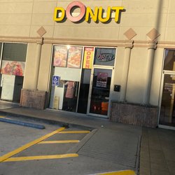 SK Donuts - Outside area