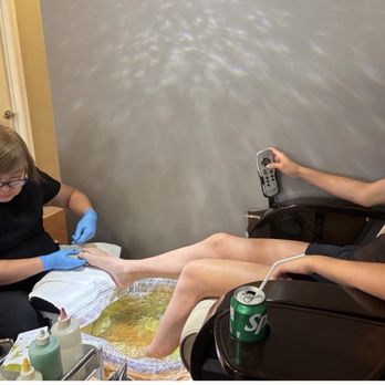 Vivians Nail Spa - Nail tech watching a show on her phone while doing a pedicure - Nail Salons Near Me - Montclair, Virginia Vivians Nail Spa - Nail tech watching a show on her phone while doing a pedicure - Nail Salons Near Me - Montclair, Virginia