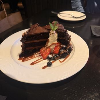 Entourage - American Near Me - Downers Grove, Illinois