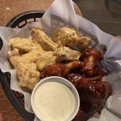 Varsity Sports Cafe & Roman Coin Pizza - Traditional Wings