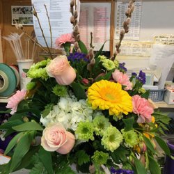Jean's Flower Shop - Get well soon cheerful bouquet