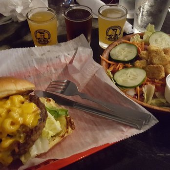 The Jolly Scholar - Mac & Cheese Burger w/ Side Salad - New American Near Me - Cleveland, Ohio The Jolly Scholar - Mac & Cheese Burger w/ Side Salad - New American Near Me - Cleveland, Ohio