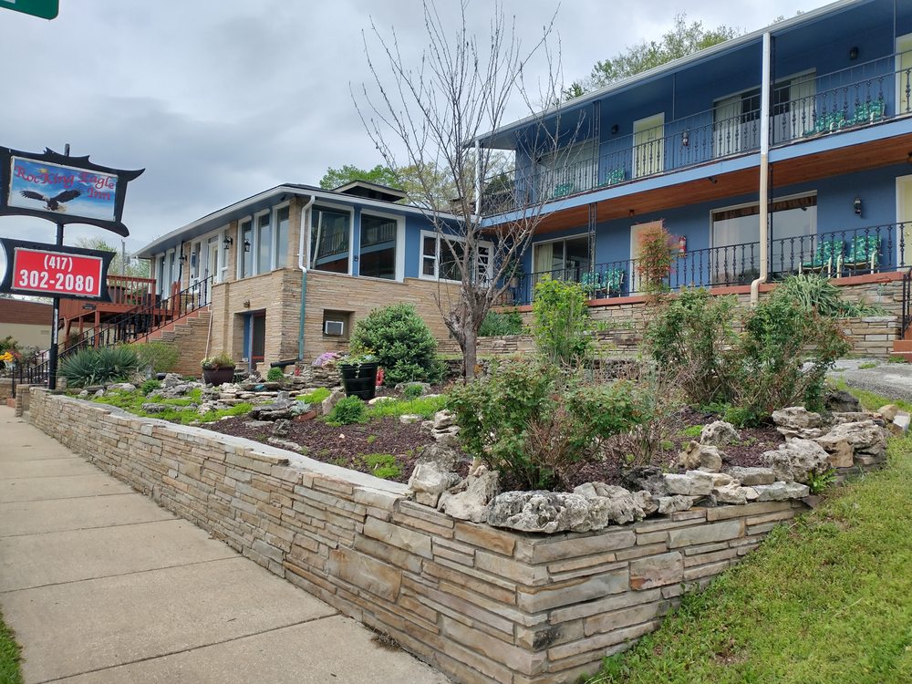 ROCKING EAGLE INN Updated October 2024 2652 State Hwy 176, Rockaway Beach, Missouri Hotels