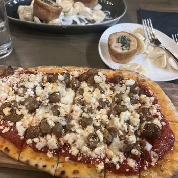 Brick+Bramble - Hot honey sausage flatbread - Cocktail Bars Near Me - Edwardsville, Illinois Brick+Bramble - Hot honey sausage flatbread - Cocktail Bars Near Me - Edwardsville, Illinois