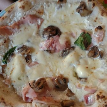 Rossopomodoro - Pizza with prosciutto cotto and funghi - Napoletana Near Me - Venezia, VE Rossopomodoro - Pizza with prosciutto cotto and funghi - Napoletana Near Me - Venezia, VE