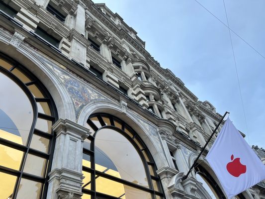 Apple Regent Street by null