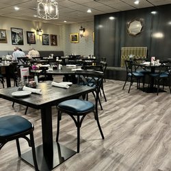 Pappas Restaurant - Dining room