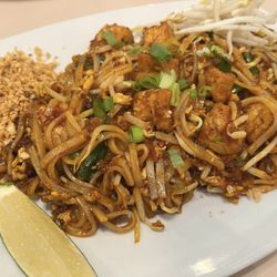 Ploy Thai Cuisine - Pad Thai