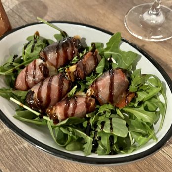 Uncork, Unwind - Amazing wrapped dates - Wine Bars Near Me - Des Plaines, Illinois