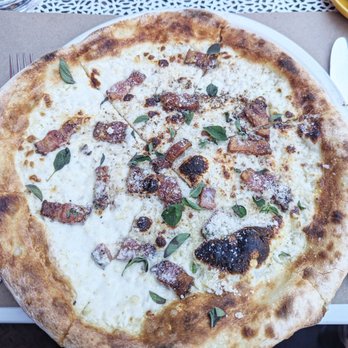 Vic's - Italian Near Me - New York, New York