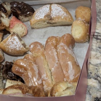 Fresh Golden Donuts - Assorted donuts - Donuts Near Me - San Diego, California Fresh Golden Donuts - Assorted donuts - Donuts Near Me - San Diego, California