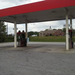 Whistle Express - Lots of room at the pumps...