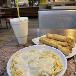 Fettuccine with Alfredo (regular size), breadsticks (free, unlimited), "medium" drink Fettuccine with Alfredo (regular size), breadsticks (free, unlimited), "medium" drink