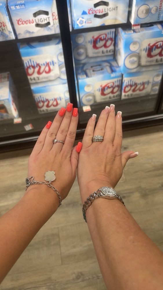 Tropical Nails & Spa Logo