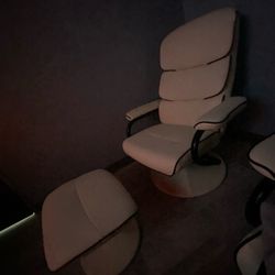 True REST Float Spa - Nice chairs to watch intro video