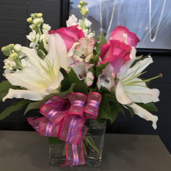 777 Flowers - Lily and rose bouquet - Florists Near Me - Scottsdale, Arizona 777 Flowers - Lily and rose bouquet - Florists Near Me - Scottsdale, Arizona