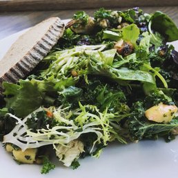 Alice Waters' Peach & Goat Cheese Salad