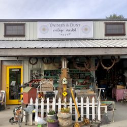 Daisies & Dust Vintage Market - Exterior of the shop