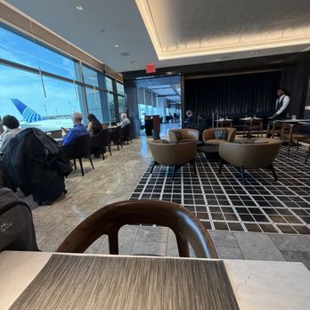 United Polaris Lounge - Airport Lounges Near Me United Polaris Lounge - Airport Lounges Near Me