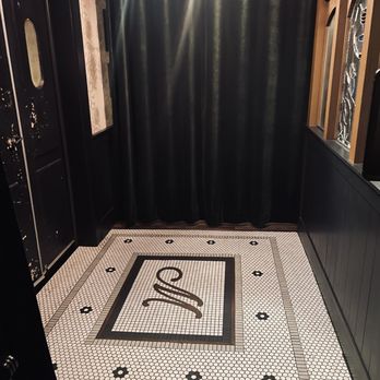 Murray's Tavern - NY style vestibule - American Near Me - Austin, Texas