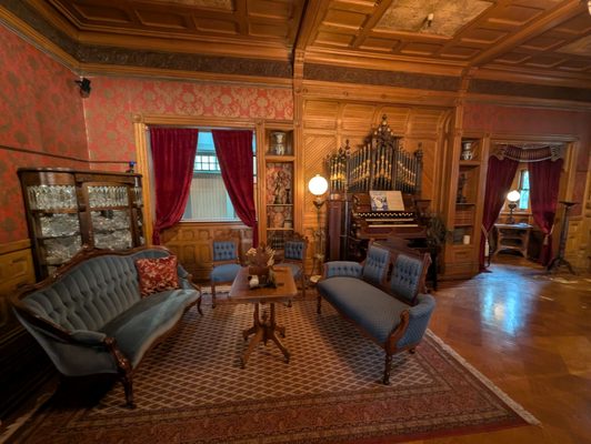 Winchester Mystery House by null